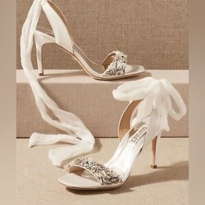 New Badgley Mischka Tie Up Wedding Sandal